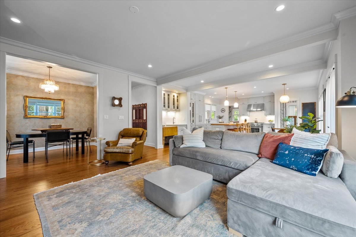 1303 Maple Ave Wilmette, IL 60091