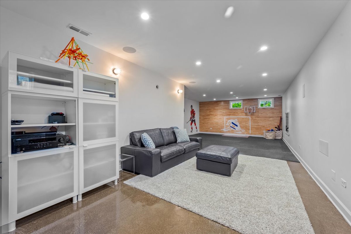 1303 Maple Ave Wilmette, IL 60091