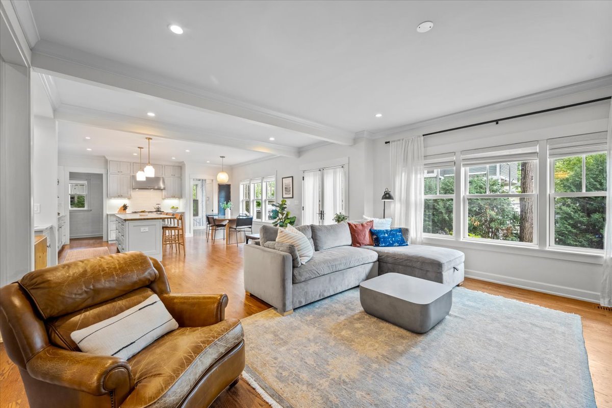 1303 Maple Ave Wilmette, IL 60091