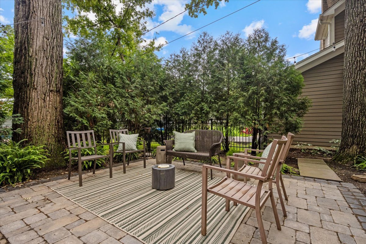 1303 Maple Ave Wilmette, IL 60091