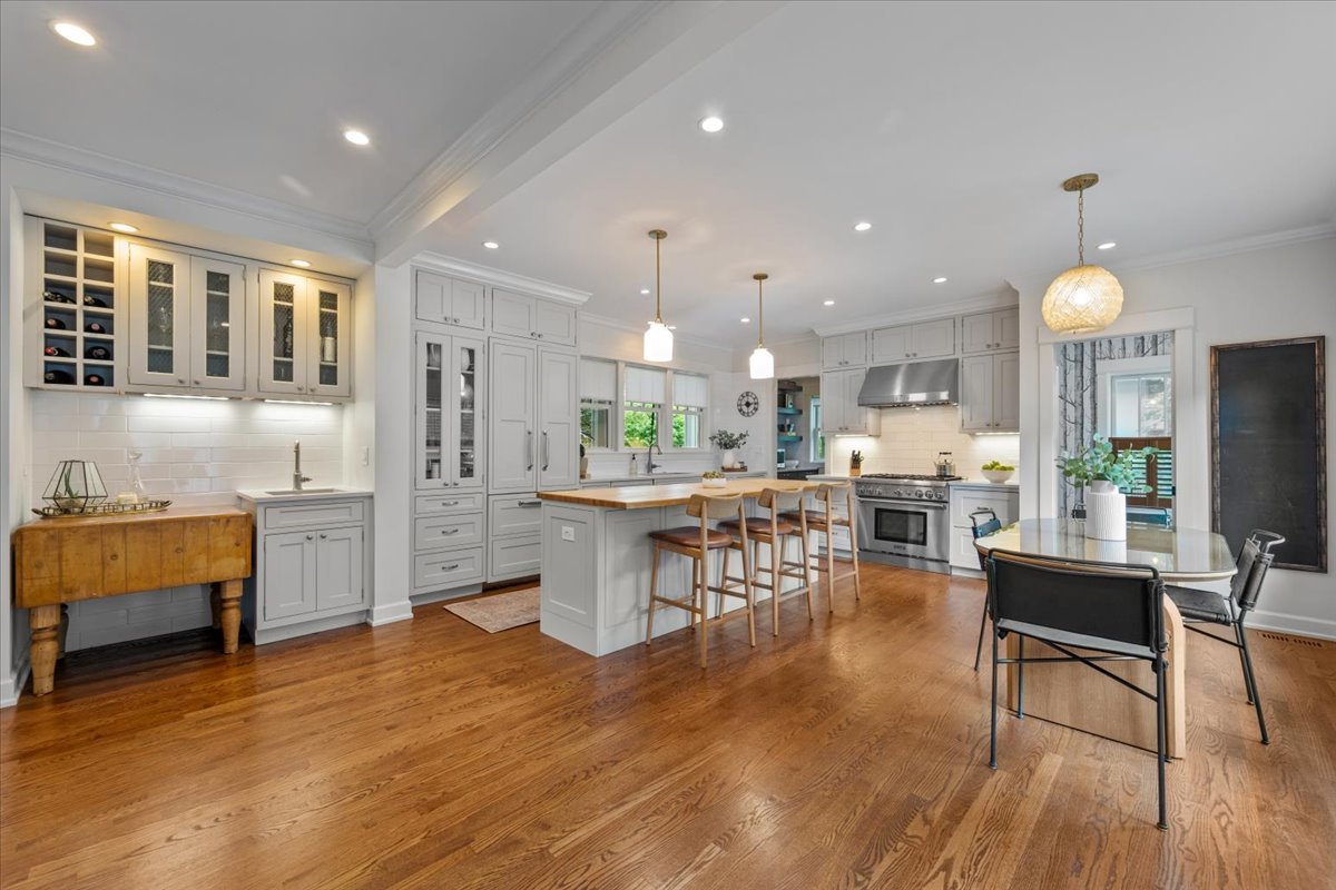 1303 Maple Ave Wilmette, IL 60091