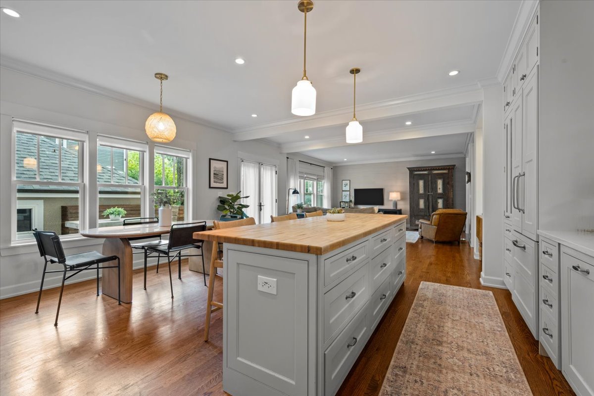 1303 Maple Ave Wilmette, IL 60091