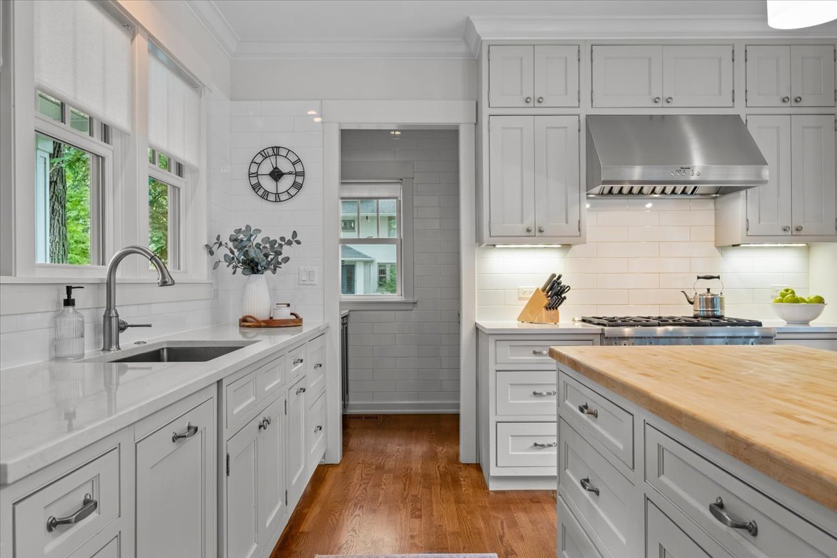 1303 Maple Ave Wilmette, IL 60091