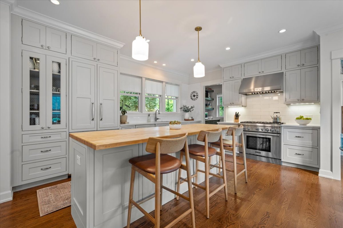 1303 Maple Ave Wilmette, IL 60091