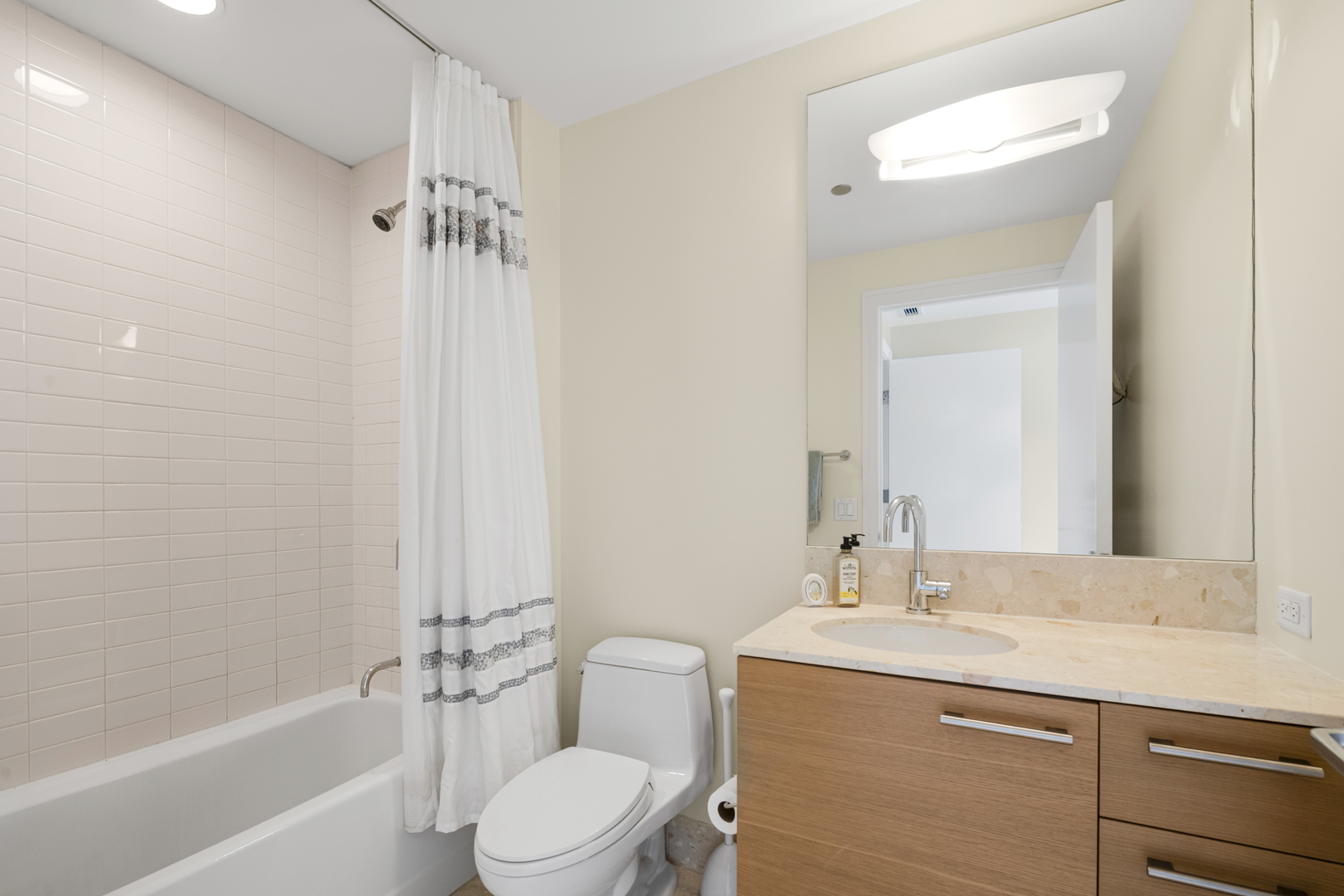 340 E RANDOLPH St #3304 Chicago, IL 60601