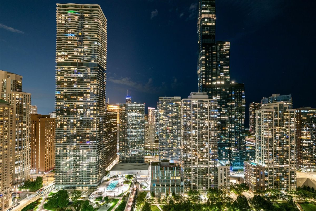 340 E RANDOLPH St #3304 Chicago, IL 60601