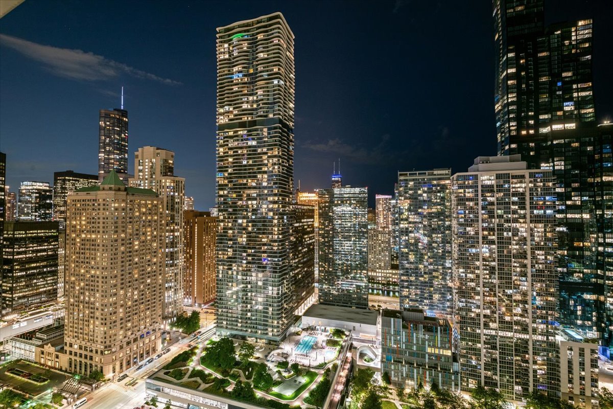 340 E RANDOLPH St #3304 Chicago, IL 60601