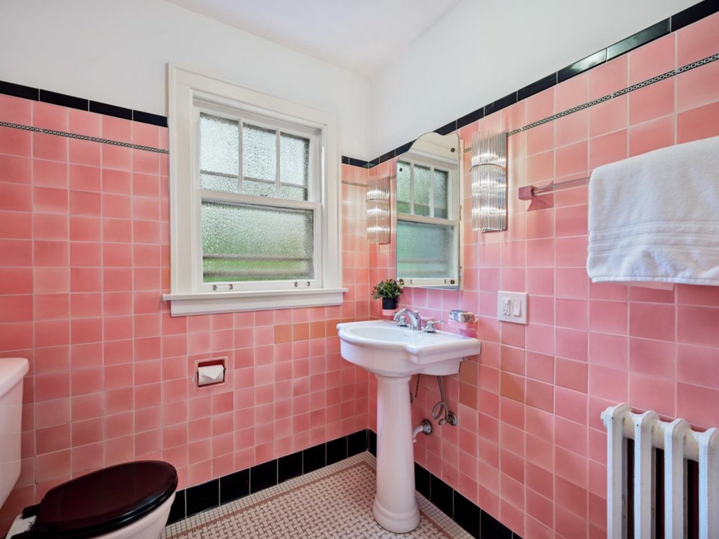 736 Central St Evanston, IL 60201