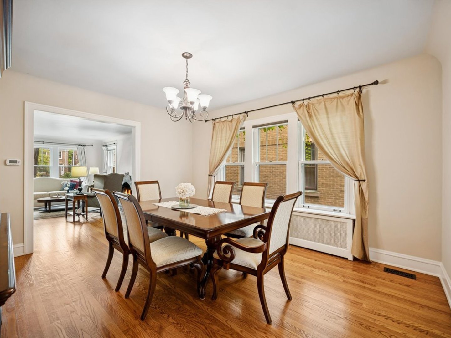 736 Central St Evanston, IL 60201