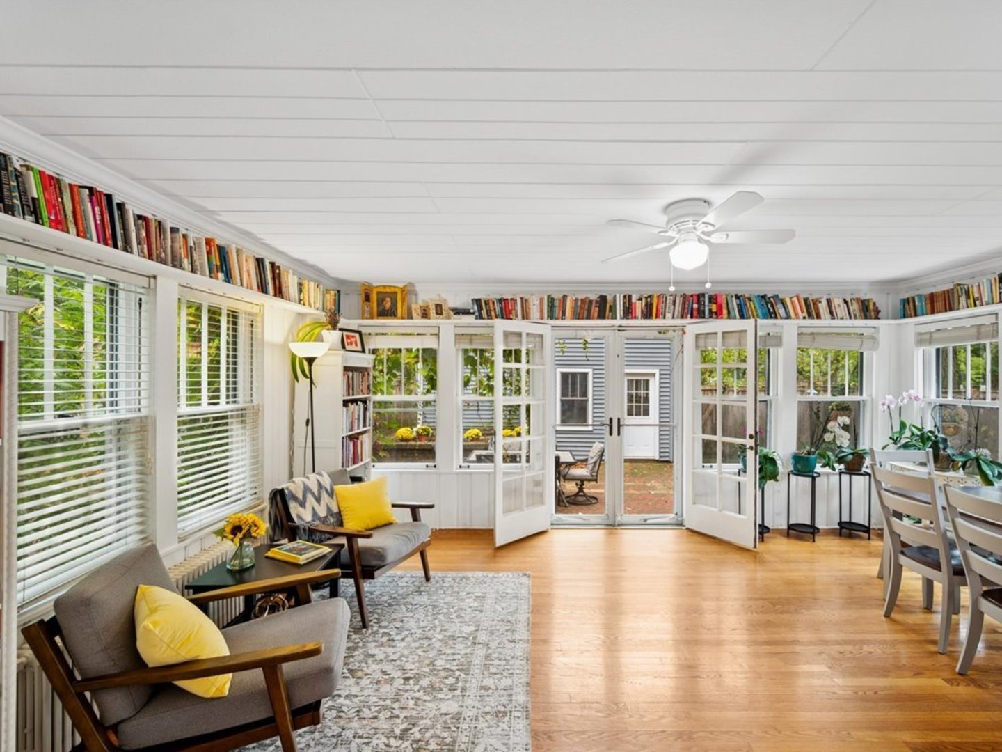 736 Central St Evanston, IL 60201