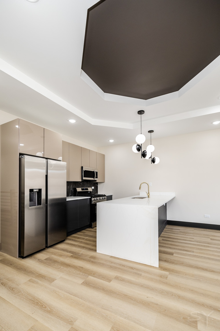 5643 S Prairie Ave #2 Chicago, IL 60637