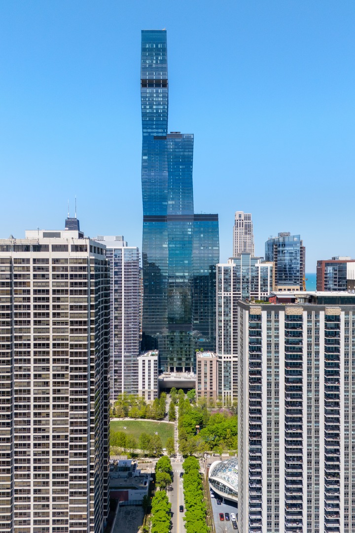363 E Wacker Dr #6106