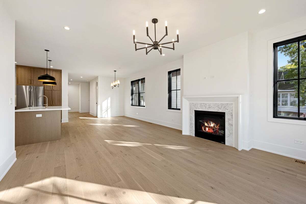 2422 Grant St Evanston, IL 60201