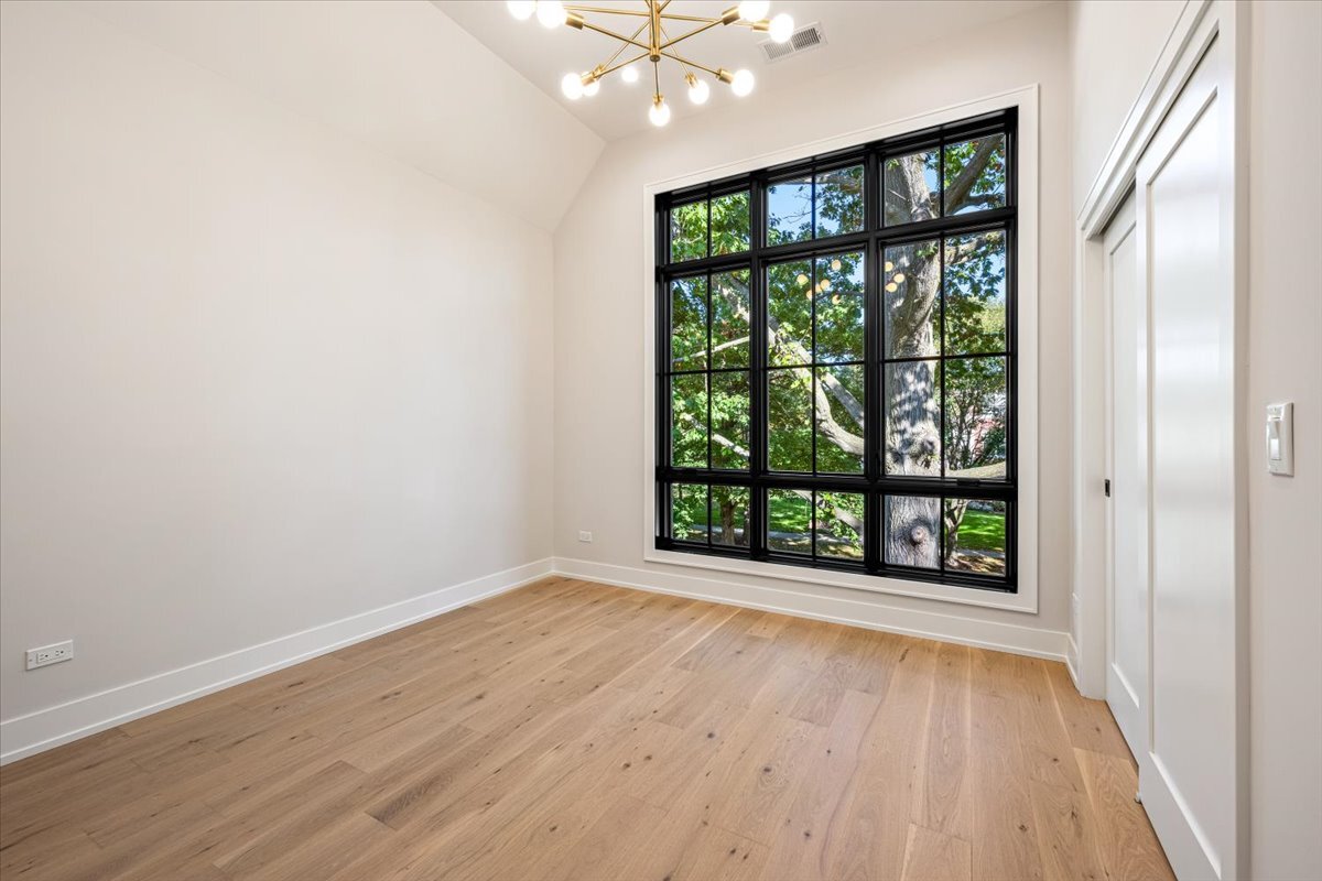 2422 Grant St Evanston, IL 60201