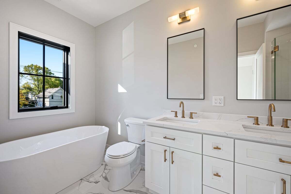 2422 Grant St Evanston, IL 60201