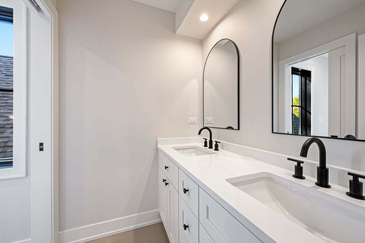 2422 Grant St Evanston, IL 60201