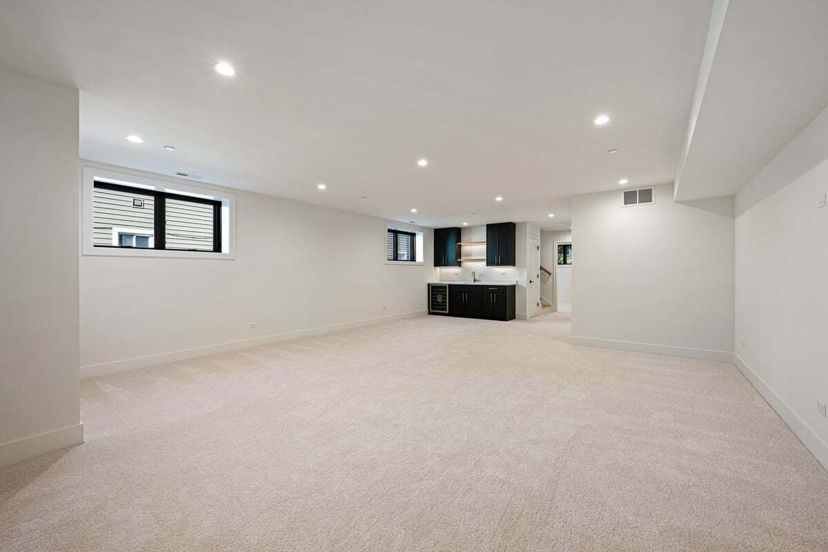 2422 Grant St Evanston, IL 60201