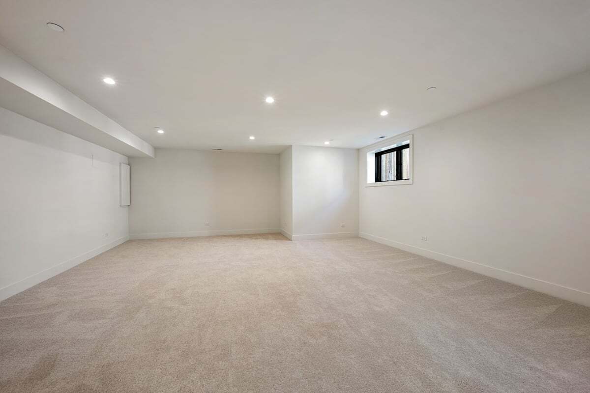 2422 Grant St Evanston, IL 60201