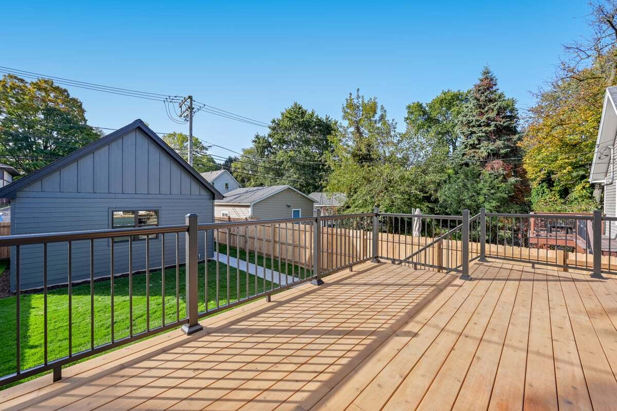 2422 Grant St Evanston, IL 60201