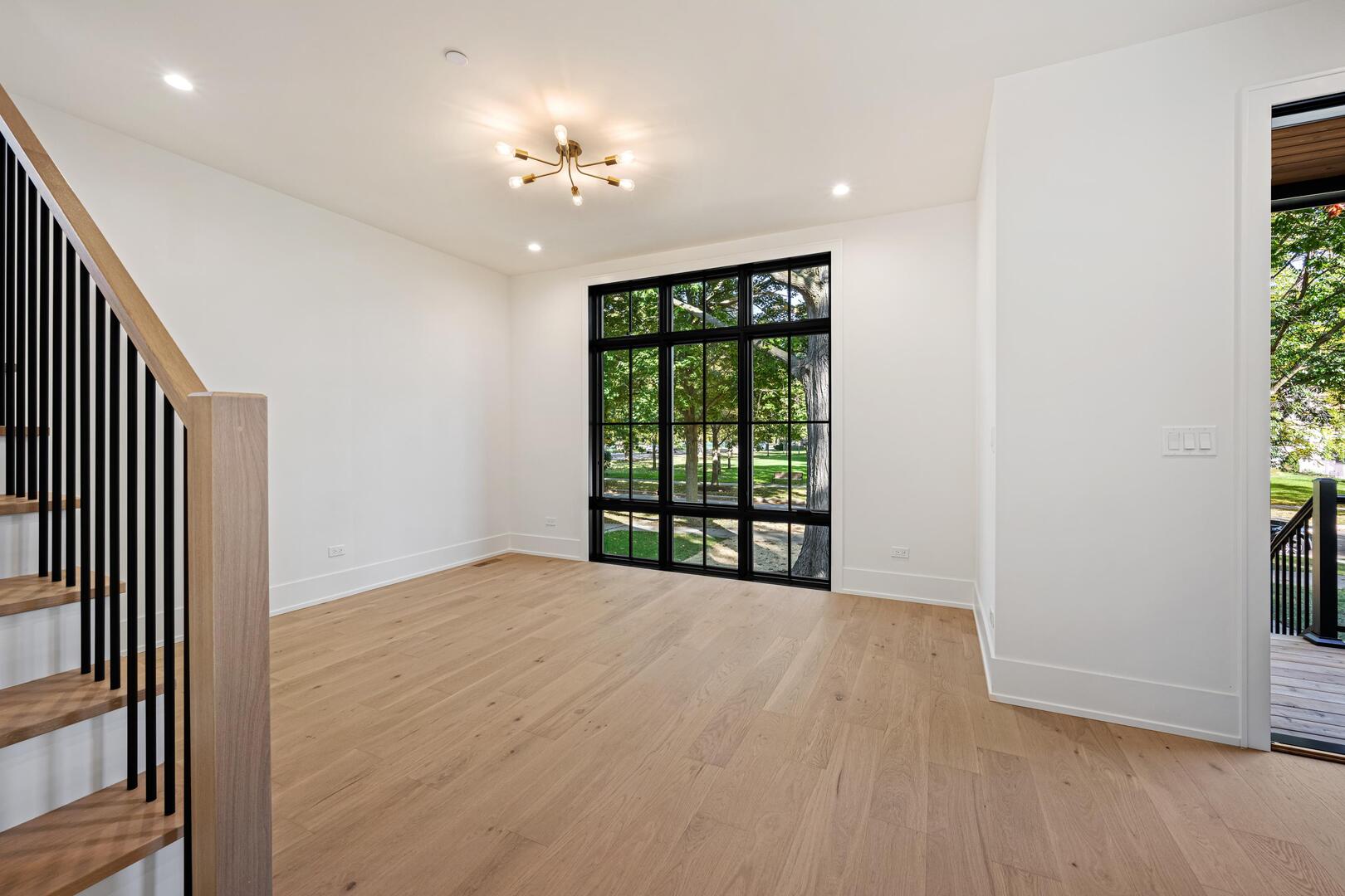 2422 Grant St Evanston, IL 60201