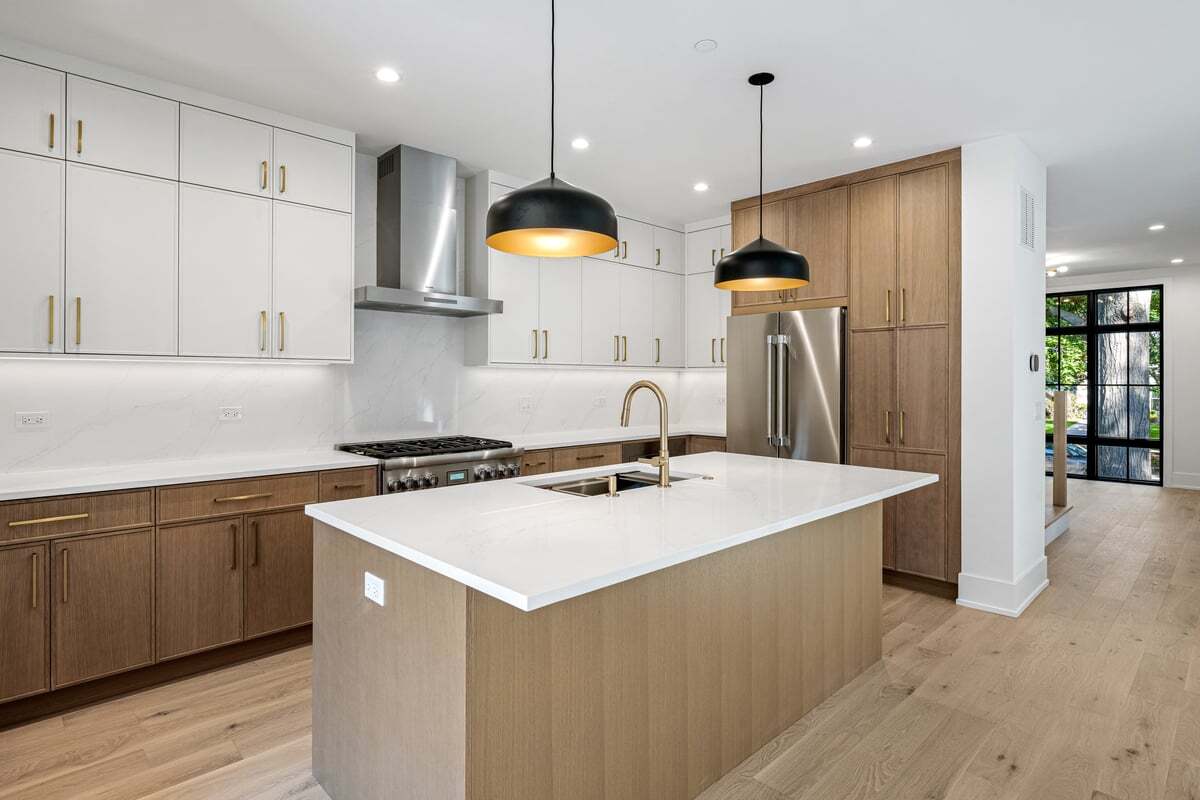 2422 Grant St Evanston, IL 60201