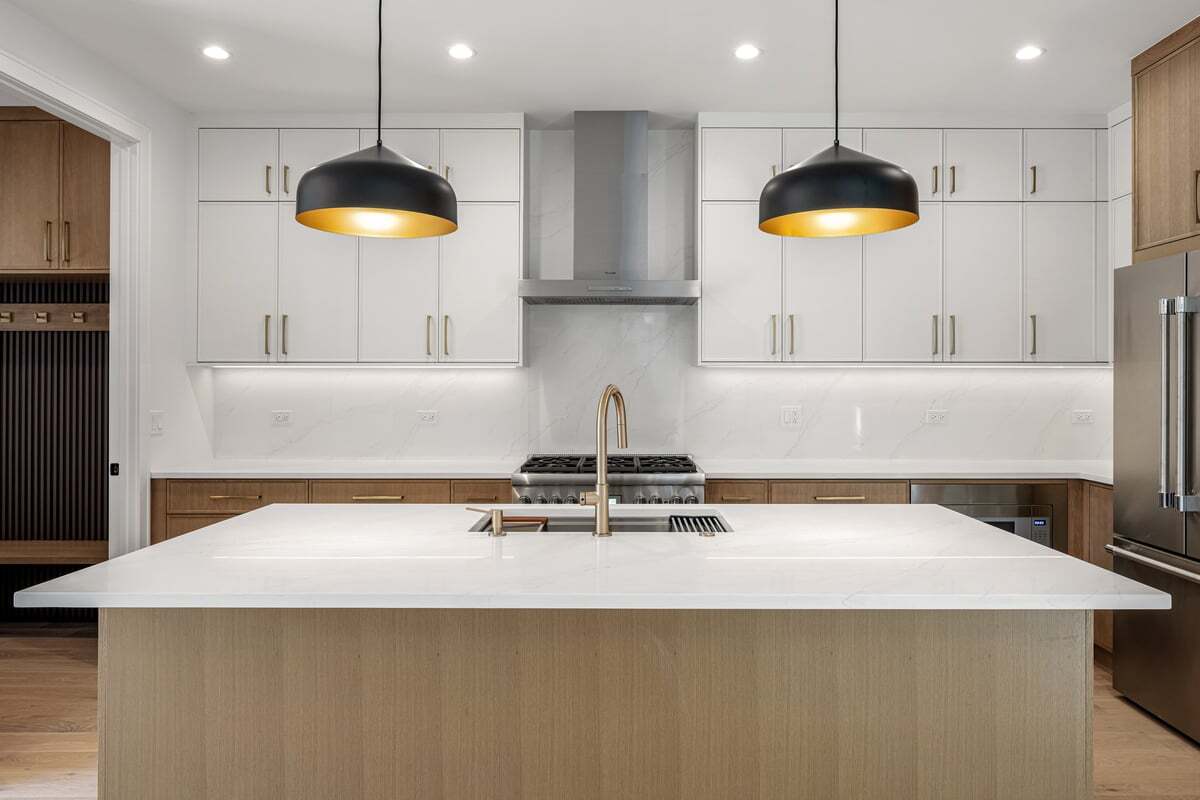 2422 Grant St Evanston, IL 60201