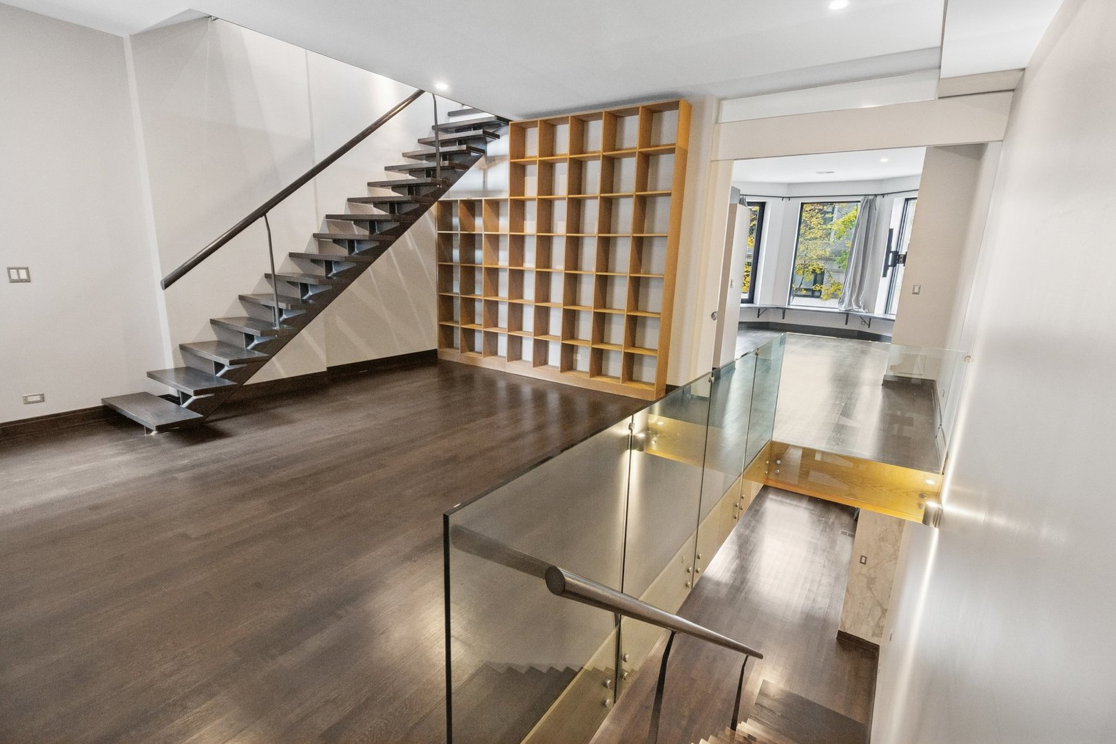 44 E Cedar St Chicago, IL 60611