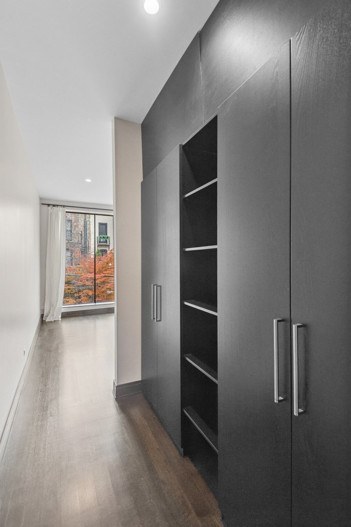 44 E Cedar St Chicago, IL 60611