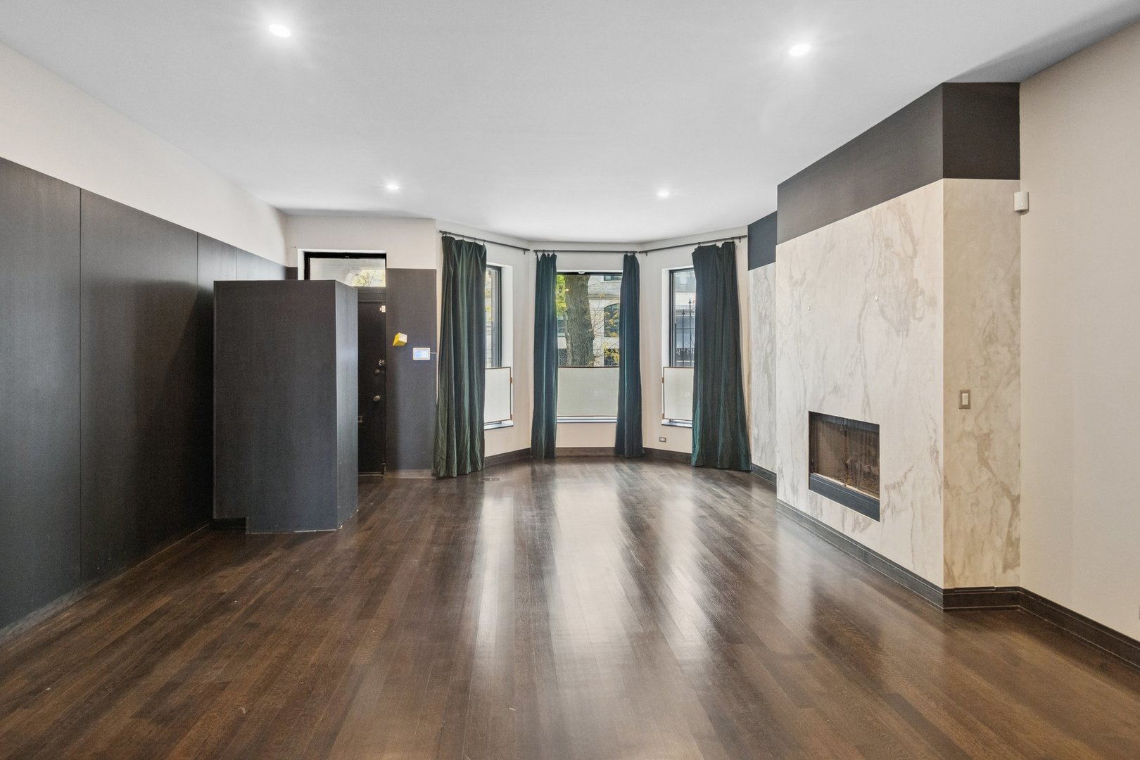 44 E Cedar St Chicago, IL 60611