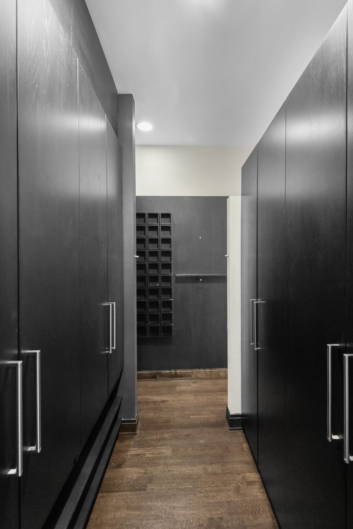 44 E Cedar St Chicago, IL 60611