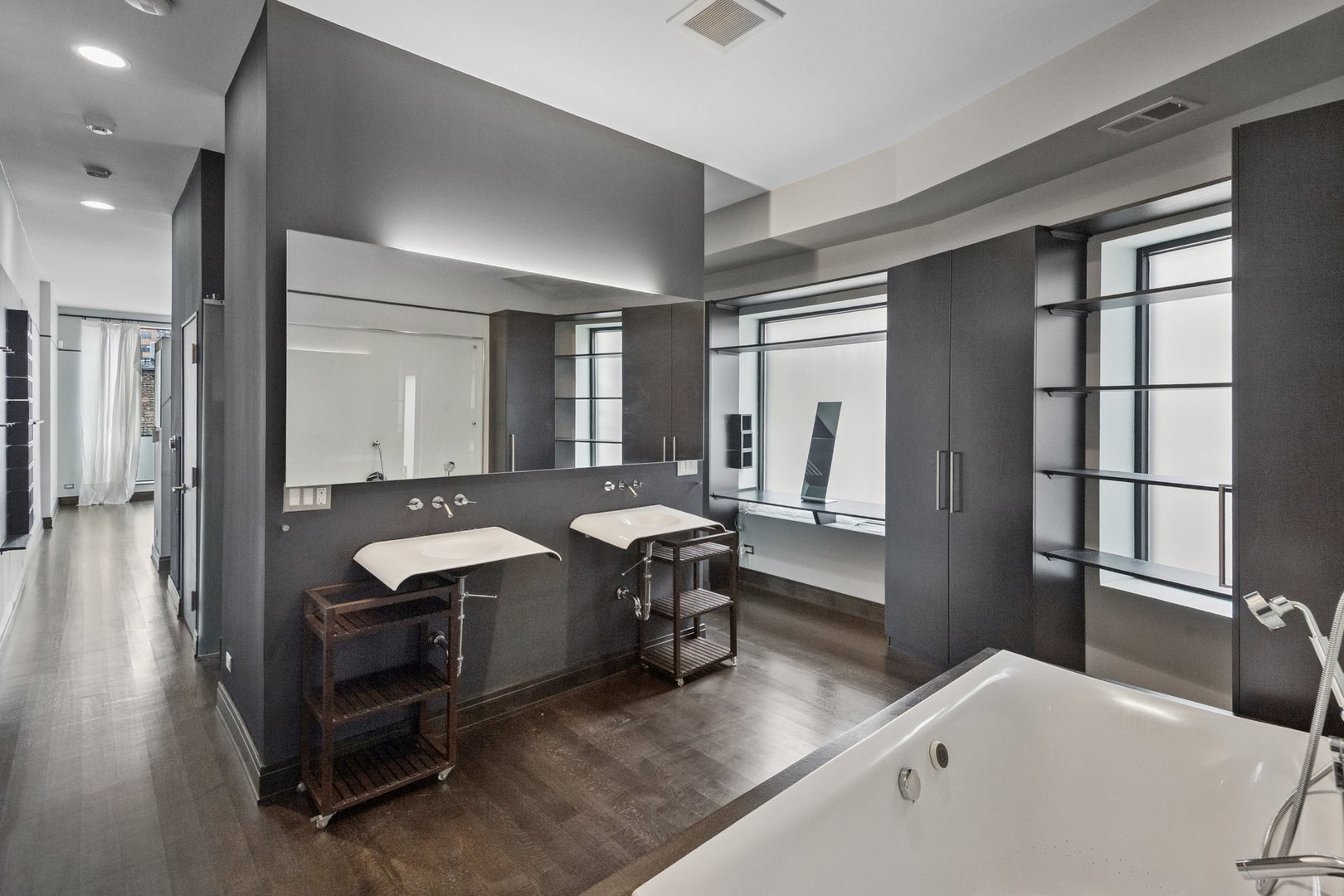 44 E Cedar St Chicago, IL 60611