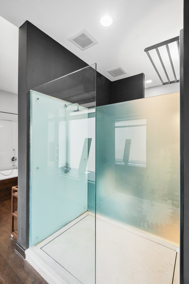 44 E Cedar St Chicago, IL 60611