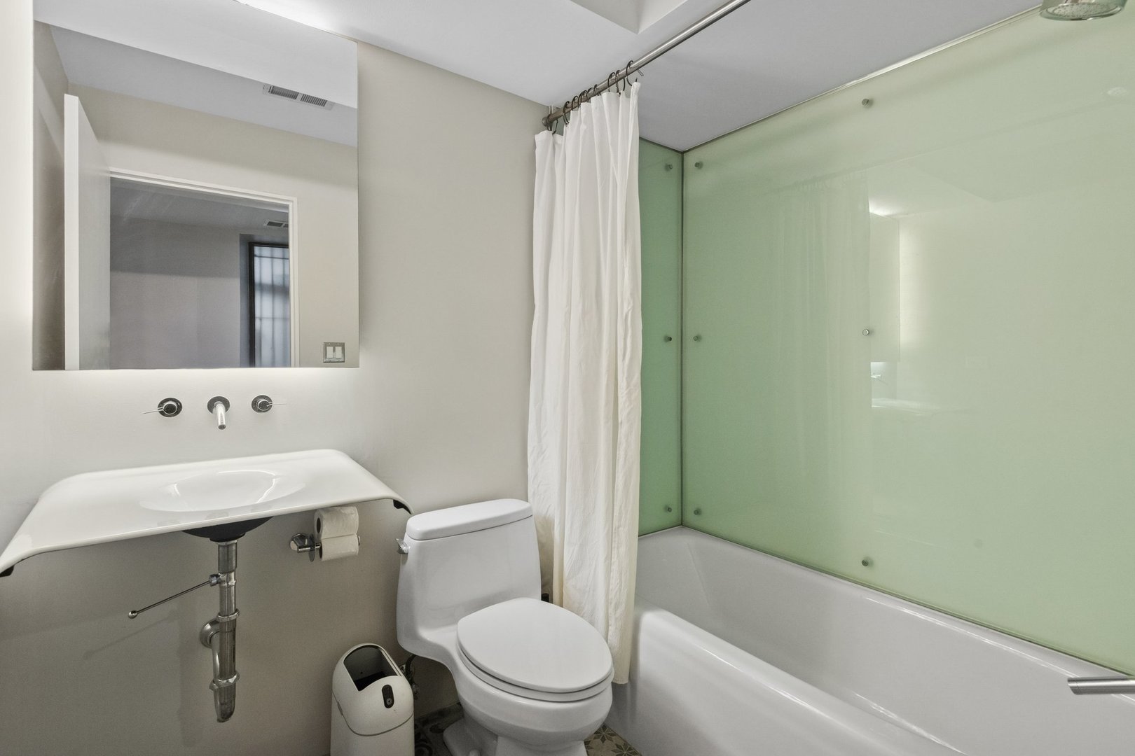 44 E Cedar St Chicago, IL 60611