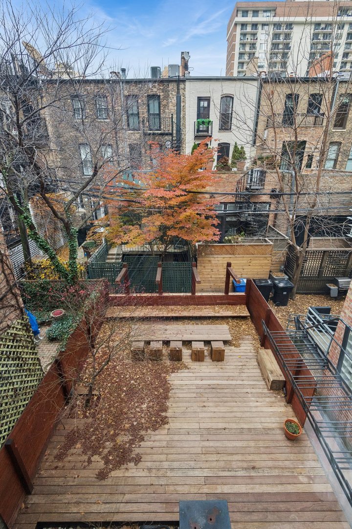 44 E Cedar St Chicago, IL 60611