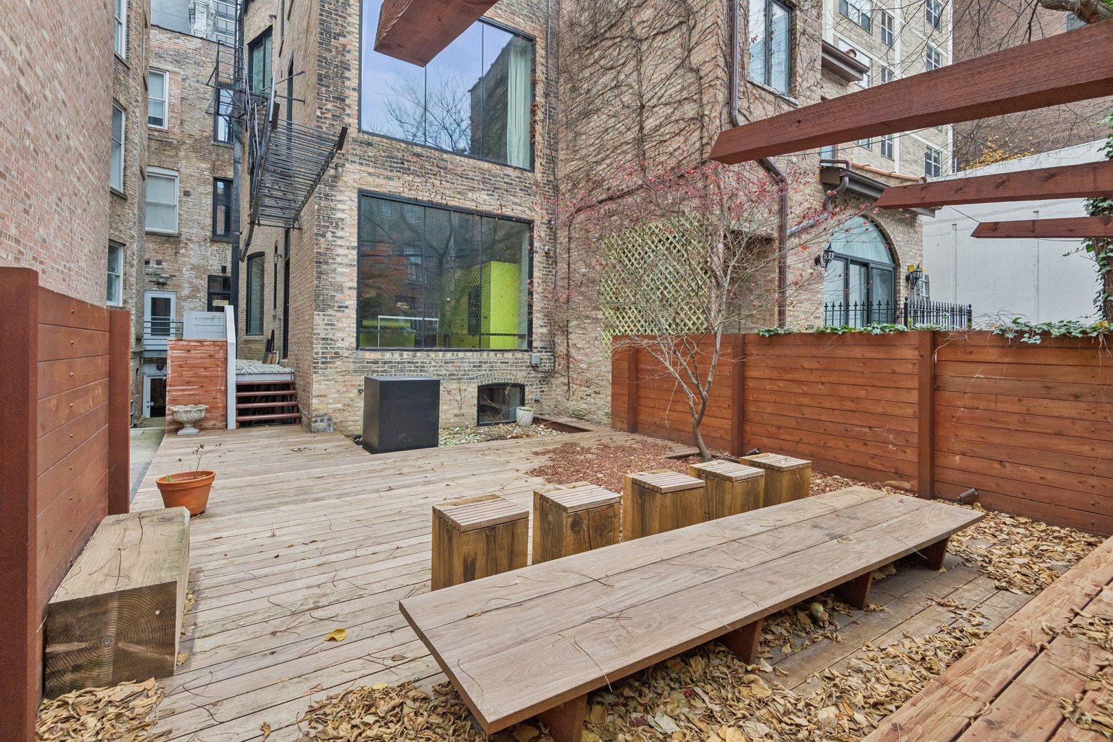 44 E Cedar St Chicago, IL 60611