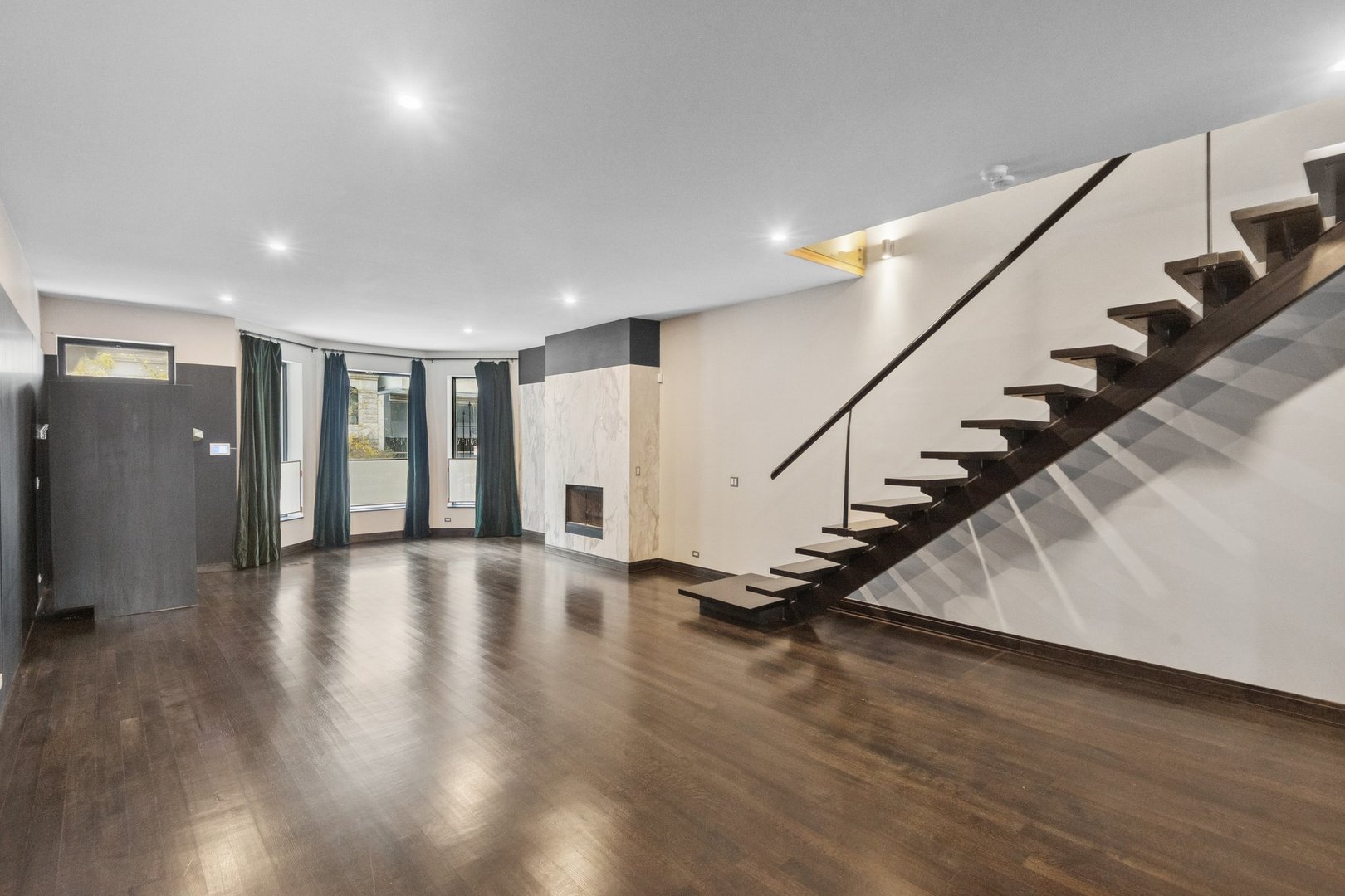 44 E Cedar St Chicago, IL 60611