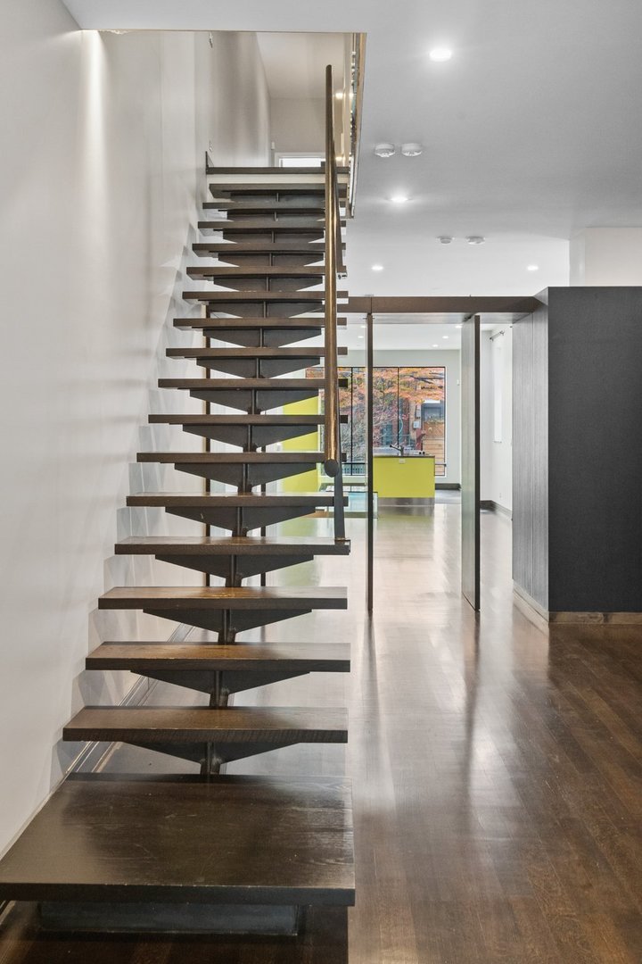 44 E Cedar St Chicago, IL 60611