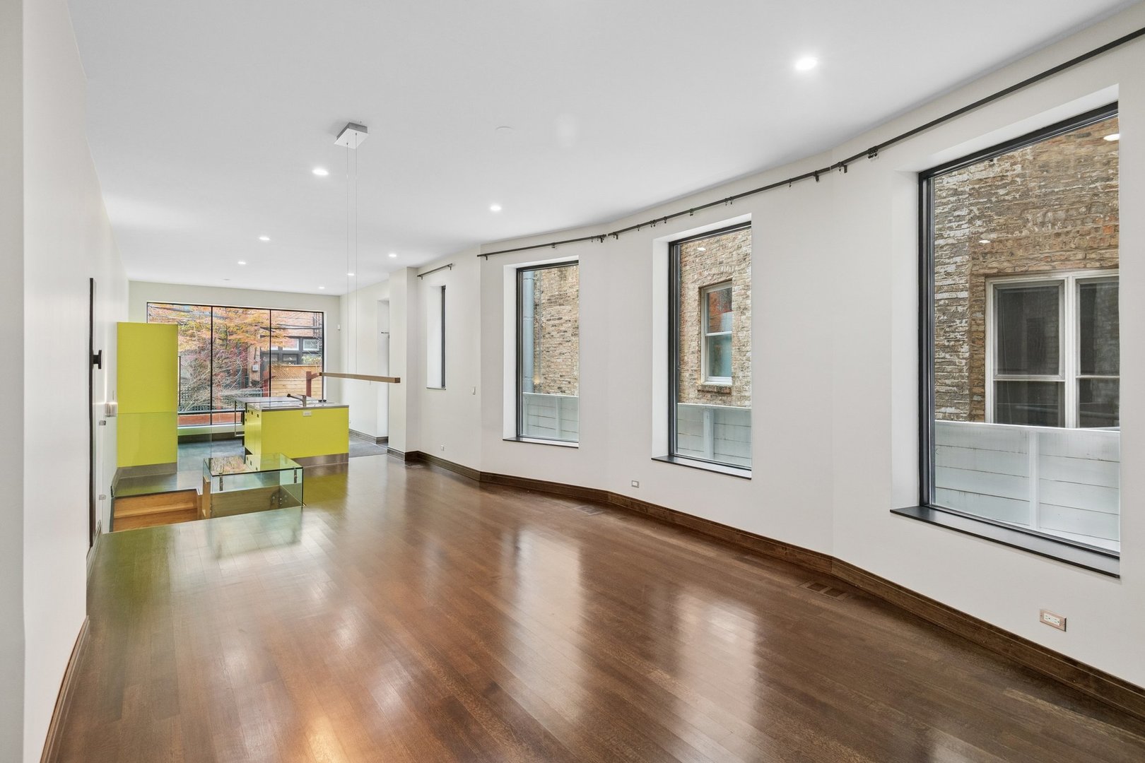 44 E Cedar St Chicago, IL 60611