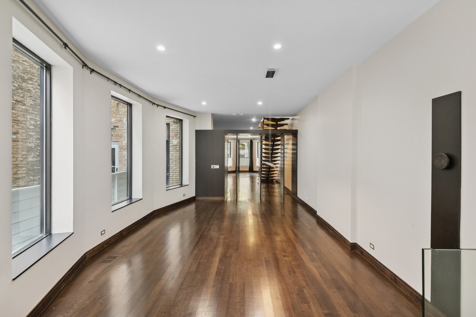 44 E Cedar St Chicago, IL 60611