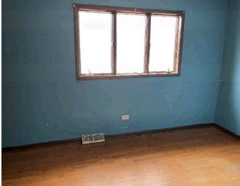 649 Escanaba Ave Calumet City, IL 60409