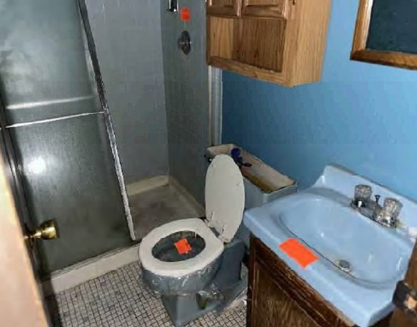 649 Escanaba Ave Calumet City, IL 60409