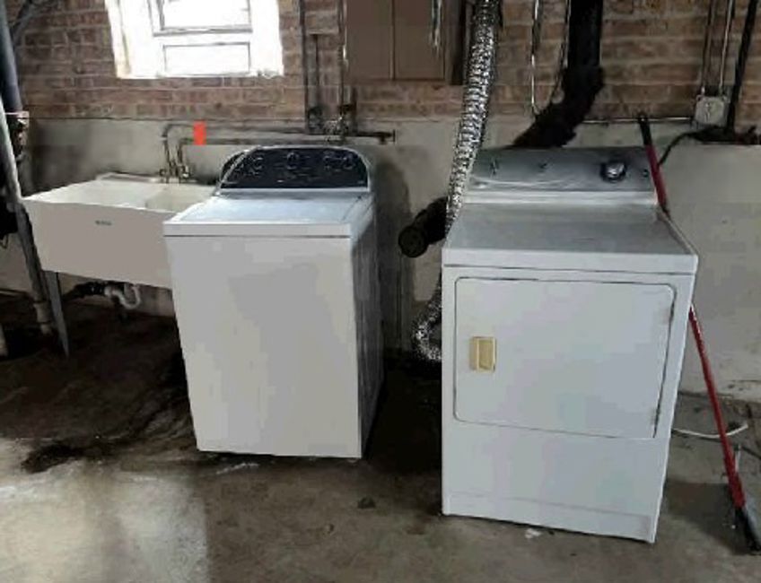 649 Escanaba Ave Calumet City, IL 60409