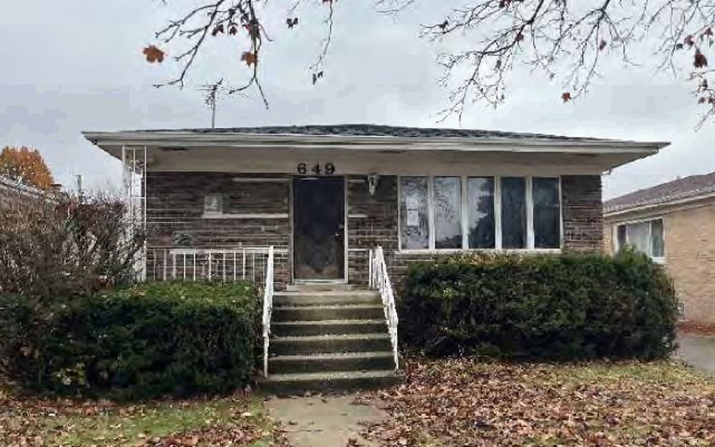 649 Escanaba Ave Calumet City, IL 60409