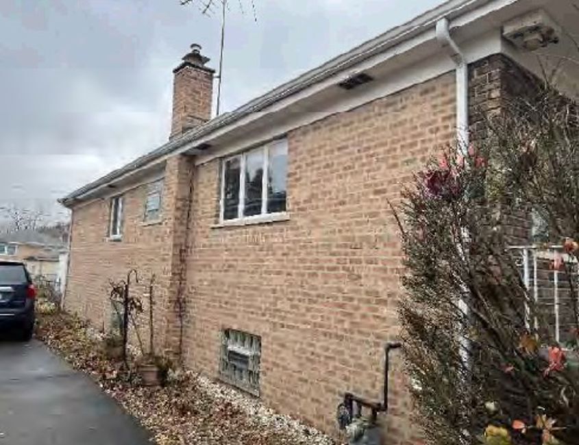 649 Escanaba Ave Calumet City, IL 60409