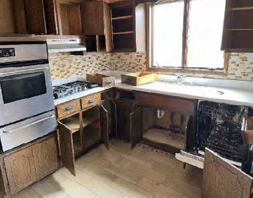 649 Escanaba Ave Calumet City, IL 60409