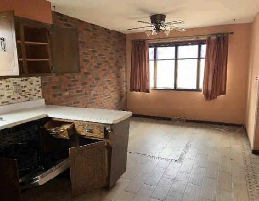 649 Escanaba Ave Calumet City, IL 60409