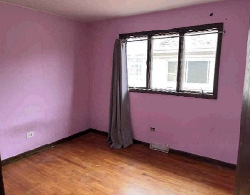 649 Escanaba Ave Calumet City, IL 60409